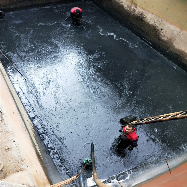 永发镇废水池清理