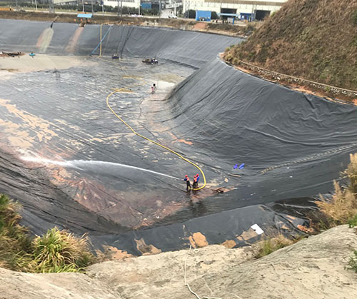 永发镇废水池清理