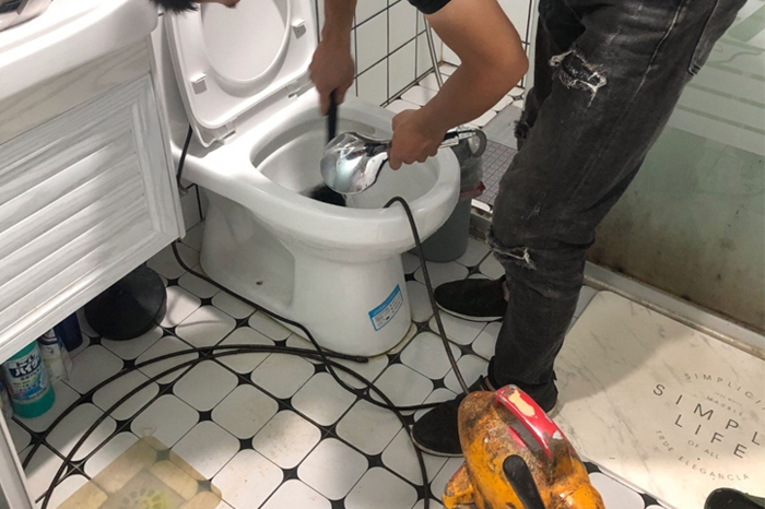 永发镇马桶堵塞自己疏通还是找师傅？专业上门服务让你省时更省心